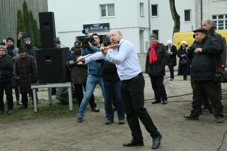 Odsłonięcie pomnika ks. Idziego Radziszewskiego