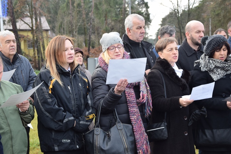 Poświęcenie ronda i figury MB Niepokalanej w Międzyborowie