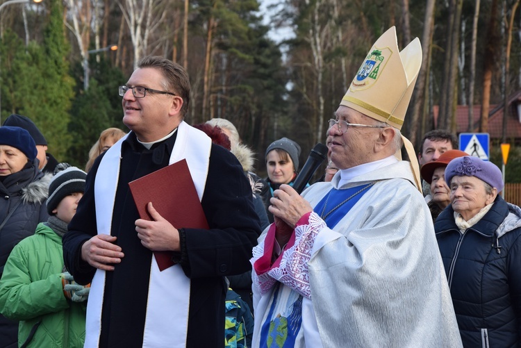 Poświęcenie ronda i figury MB Niepokalanej w Międzyborowie