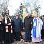 Poświęcenie ronda i figury MB Niepokalanej w Międzyborowie