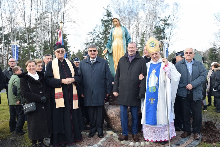 Poświęcenie ronda i figury MB Niepokalanej w Międzyborowie