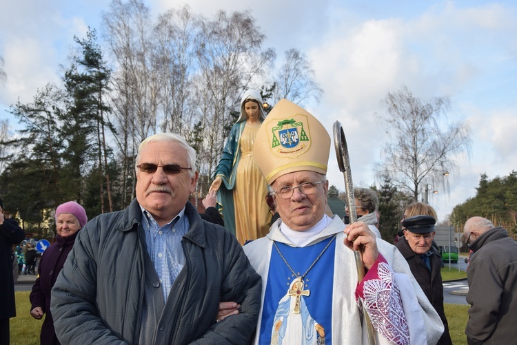 Poświęcenie ronda i figury MB Niepokalanej w Międzyborowie