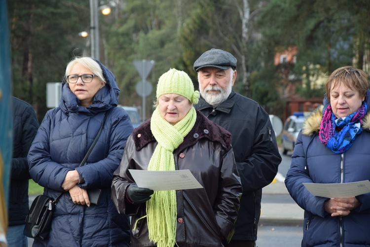 Poświęcenie ronda i figury MB Niepokalanej w Międzyborowie