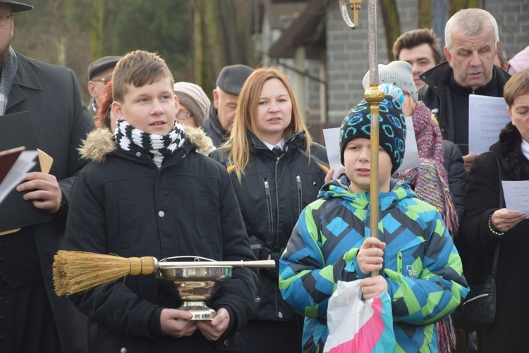 Poświęcenie ronda i figury MB Niepokalanej w Międzyborowie