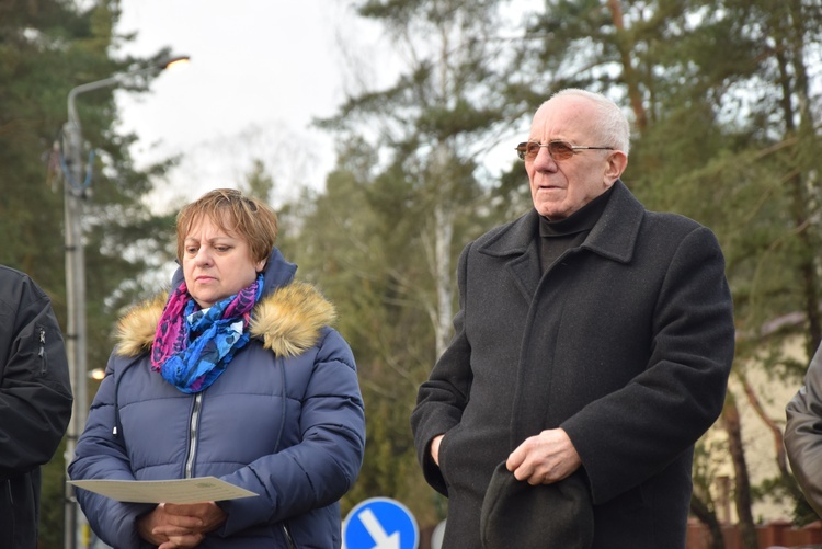 Poświęcenie ronda i figury MB Niepokalanej w Międzyborowie