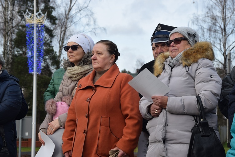 Poświęcenie ronda i figury MB Niepokalanej w Międzyborowie