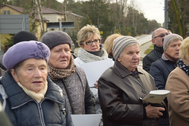 Poświęcenie ronda i figury MB Niepokalanej w Międzyborowie