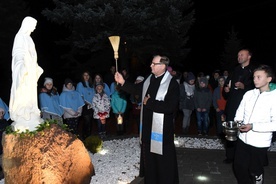 Poświęcenie figury MB Niepokalanej