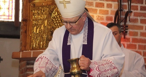 My stajemy się ołtarzem