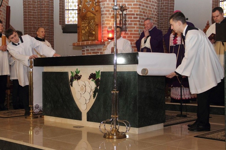 Konsekracja ołtarza w Świdwinie