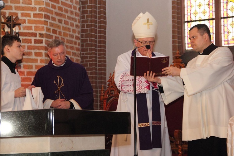 Konsekracja ołtarza w Świdwinie