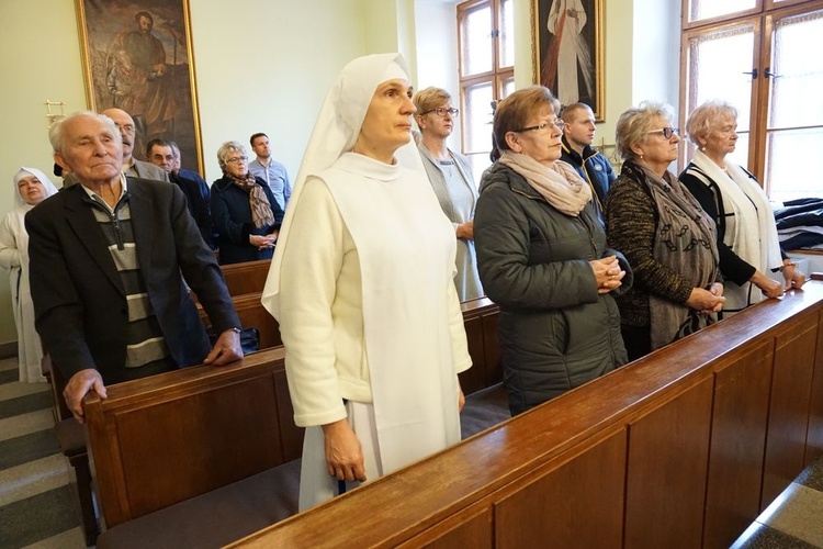 Przekazanie sztandaru 14. Pułku Ułanów Jazłowieckich siostrom niepokalankom