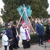 Odsłonięcie pomnika wolności w Urzędowie