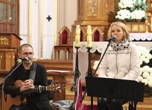 ▲	Małżonkowie mówili o swoim życiu wiary podczas konferencji i adoracji.