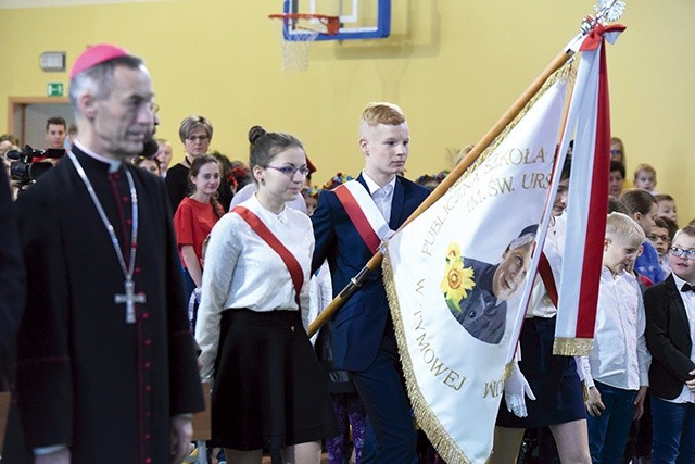 Uczniowie znają swoją patronkę nie tylko ze sztandaru.