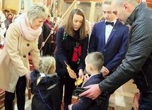 Depozyt wiary przekazywany wraz z relikwiami najmłodszemu pokoleniu lipniczan.