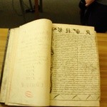 Zakonserwowano księgi rękopiśmienne z Archiwum Kurii Metropolitalnej w Krakowie