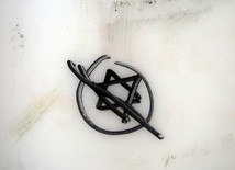 85 proc. Francuzów wyznających judaizm uważa, że antysemityzm jest powszechnym zjawiskiem