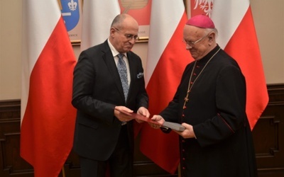 W gronie wyróżnionych znalazł się bp Józef Zawitkowski