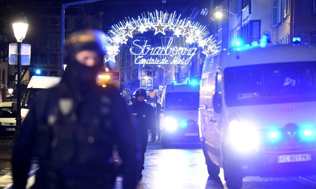 Napastnik ze Strasburga mógł uciec z kraju