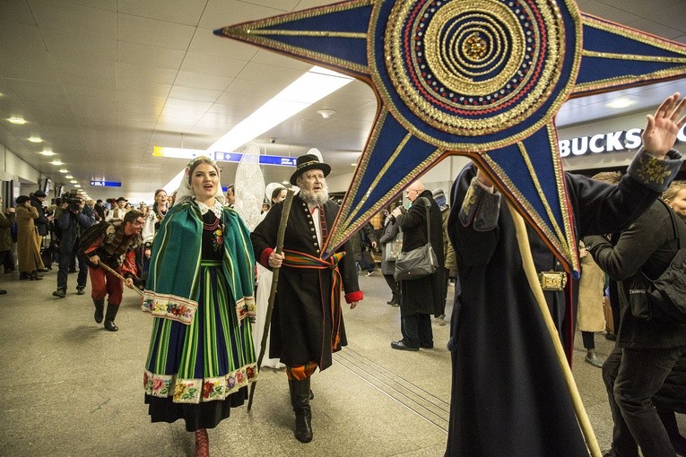 Tur, diabeł i anioł na Centralnym