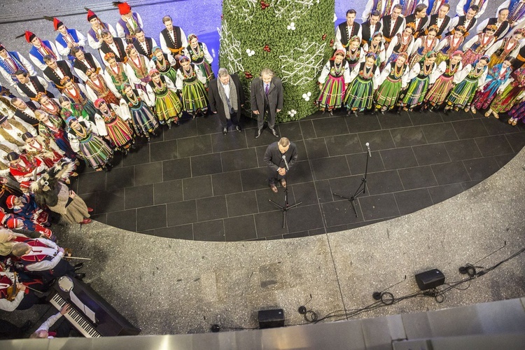 Tur, diabeł i anioł na Centralnym