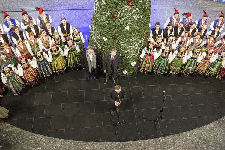 Tur, diabeł i anioł na Centralnym