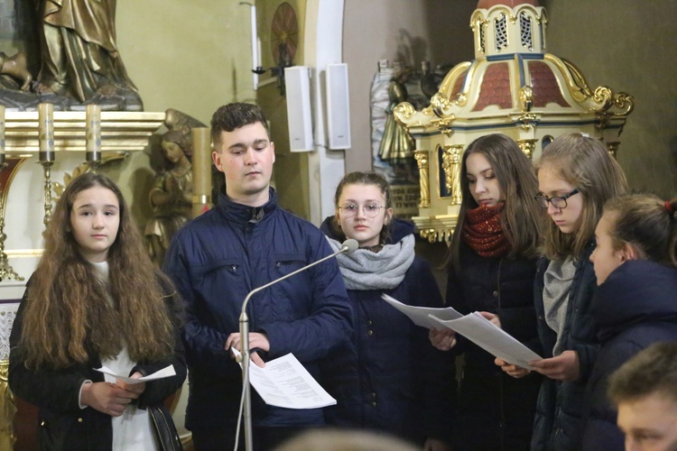 Czuwanie młodzieży w Ołpinach
