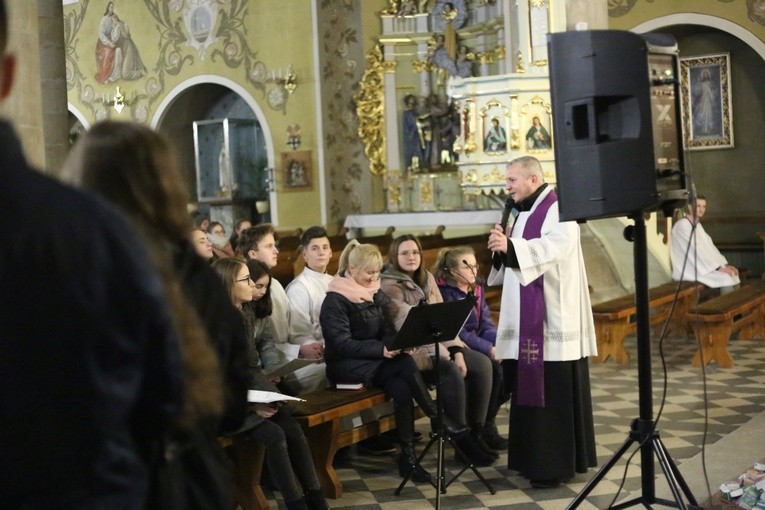 Czuwanie młodzieży w Ołpinach