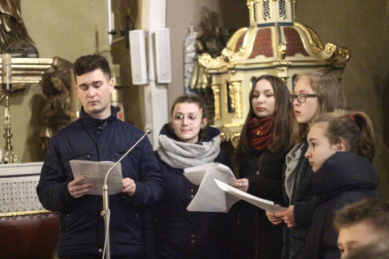 Czuwanie młodzieży w Ołpinach