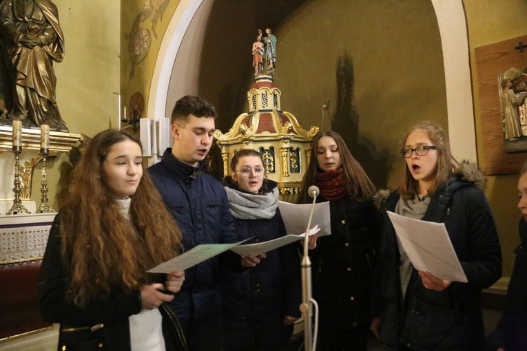 Czuwanie młodzieży w Ołpinach