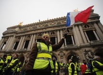 W Paryżu wzmocniono obecność policji przed protestami "żółtych kamizelek"