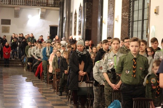 Betlejemskie Światło Pokoju dotarło do Warszawy 