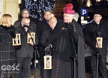 Biskup przed złożeniem życzeń poprosił o odczytanie fragmentu Ewangelii opisującego narodziny Chrystusa.