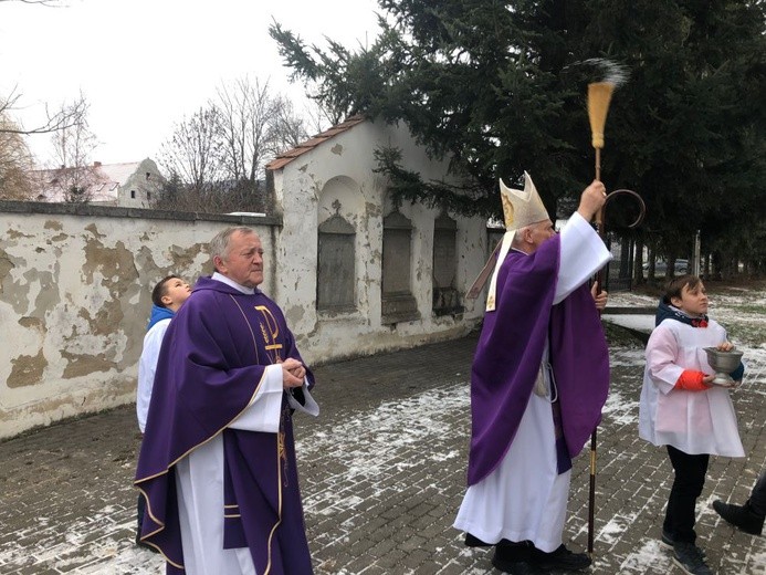 Poświęcenie dachu w Lutomierzu