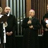 Złote Kule wręczali bp Henryk Tomasik, ks. Robert Kowalski (z prawej) i ks. Damian Drabikowski. Obok Anna Lis