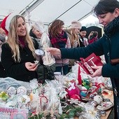 ▲	Parafianie z Redła ofiarowali swój czas, umiejętności i pieniądze, żeby pomóc w leczeniu chłopca.