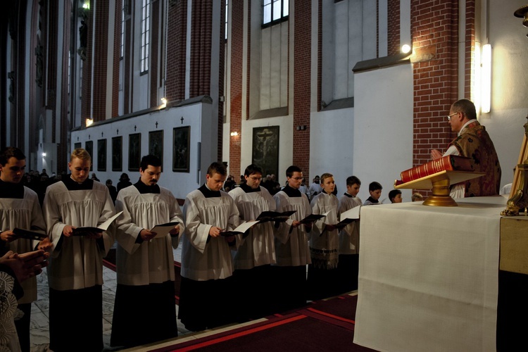 Róż radości i nowi ministranci