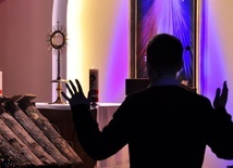 Noc chwały w kościele księży pallotynów cieszy się dużą frekwencją
