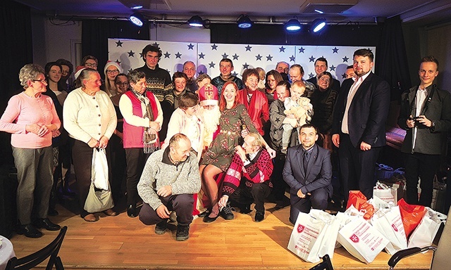 ◄	Kęccy maltańczycy po raz kolejny zaprosili potrzebujących na spotkanie bożonarodzeniowe.