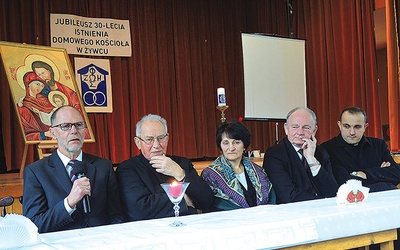 ▲	Goście oazy rodzin – od lewej: Emil Pawlik, ks. Franciszek Kołacz, Maria i Tadeusz Woźniakowie i ks. Jacek Moskal.