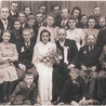 Na zdjęciu rodzinnym z archiwum B. Rogowskiego jest kilkunastu członków kozielskiego WiN.