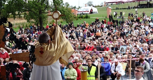 Pielgrzymi w skrzatuskim sanktuarium