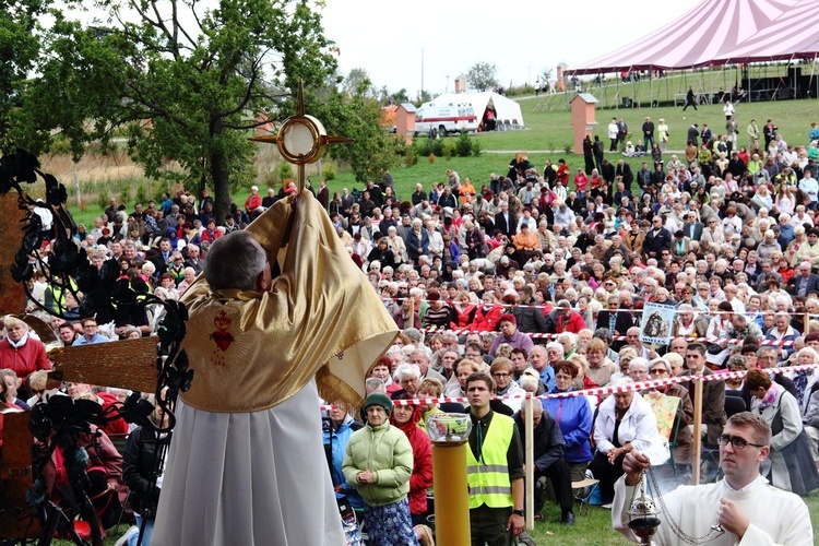 Pielgrzymi w skrzatuskim sanktuarium