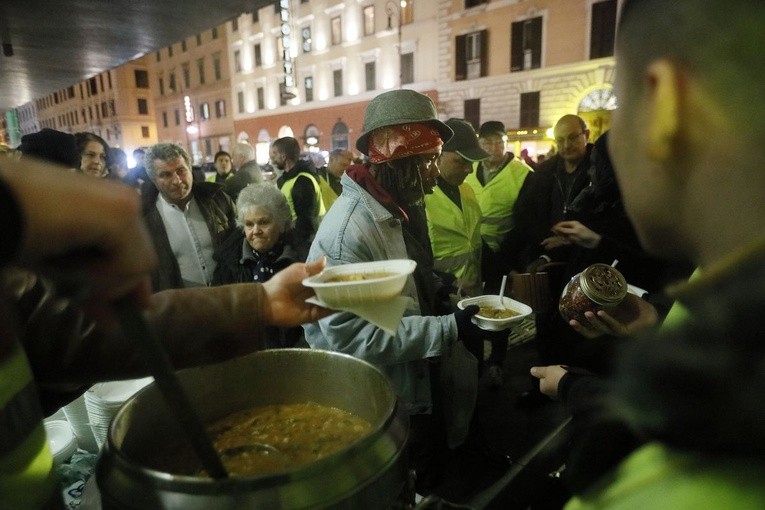 Zupa dla bezdomnych.