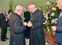 Biskup składający życzenia w Jedlinie-Zdroju.