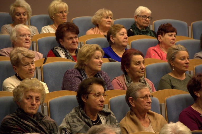Opłatek seniorów z biskupem