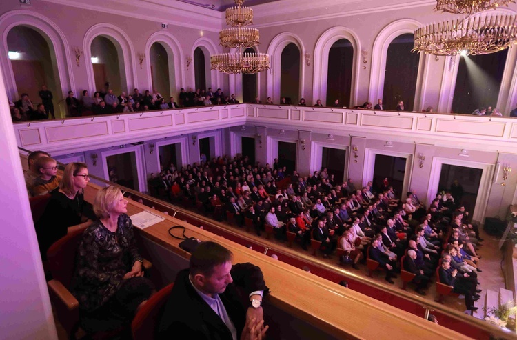 Kolędowanie Radia eM z Carrantuohill w Filharmonii 