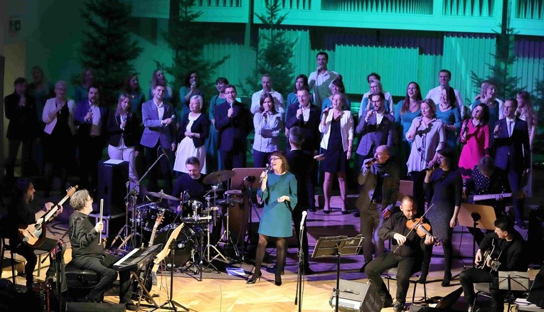 Kolędowanie Radia eM z Carrantuohill w Filharmonii 