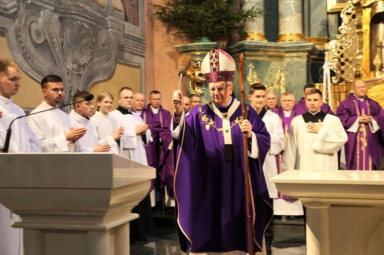 Konsekracja ołtarza w kościele św. Piotra w Lublinie
